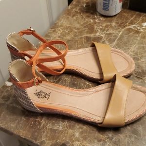 💛 ALDO detailed leather print sandals